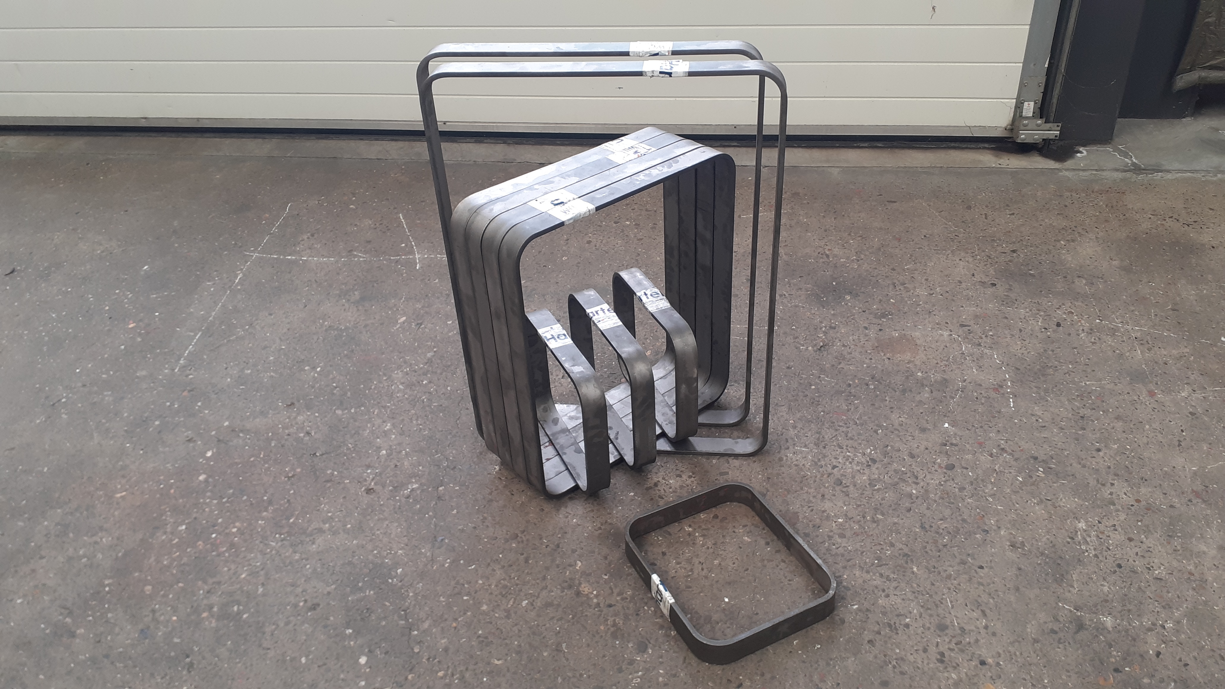 Diverse maten frames uit Strip 50X8 buigen Diverse maten frames uit Strip 50X8 buigen